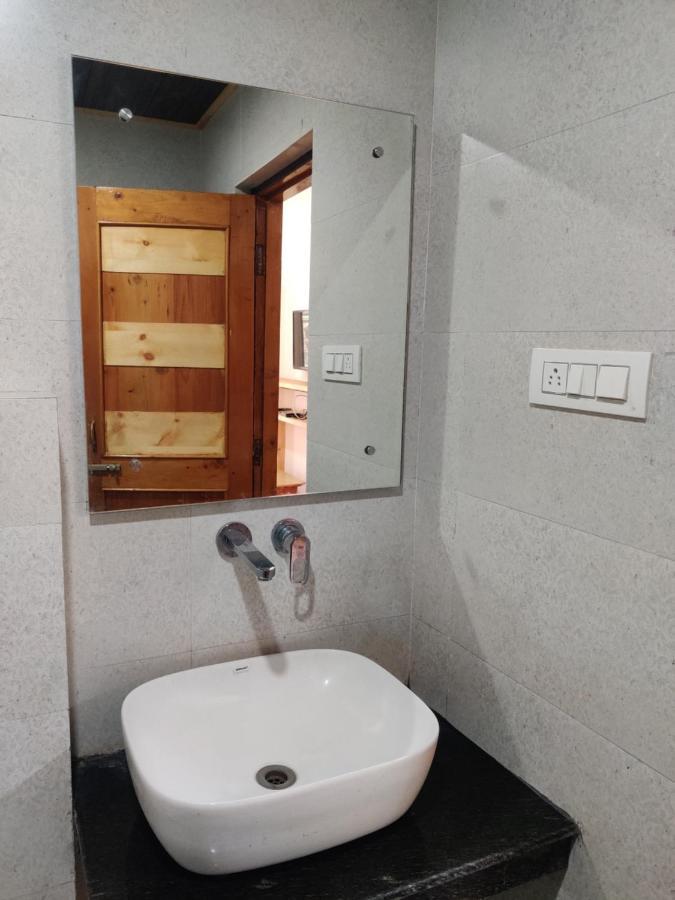 Hadimba Way Manali - Top Rated And Most Awarded Property In Manali !! Balcony Rooms Bagian luar foto